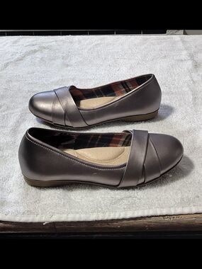 Ladies 7.5 Metallic Pewter Elf Pixie Fairy Princess Slip-On Flats